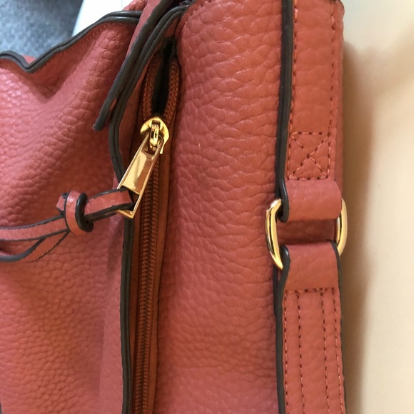 Pink faux leather cross body purse - Picture 4 of 6